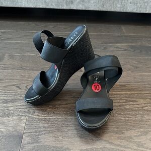 Italian Shoemakers Black Wedge Sandals